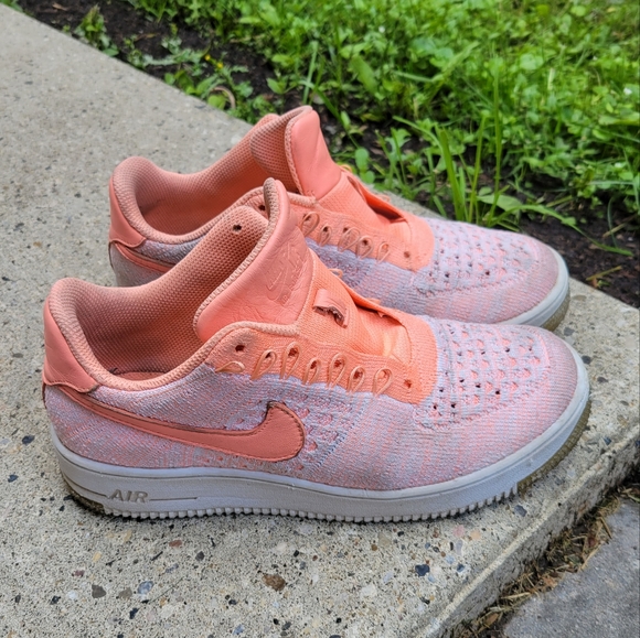 Nike Air Force 1 Fly Knit Low Ankle Sneakers in Atomic Pink